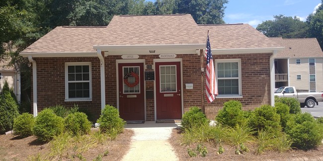 Primary Photo - Oakwood Manor Apartments