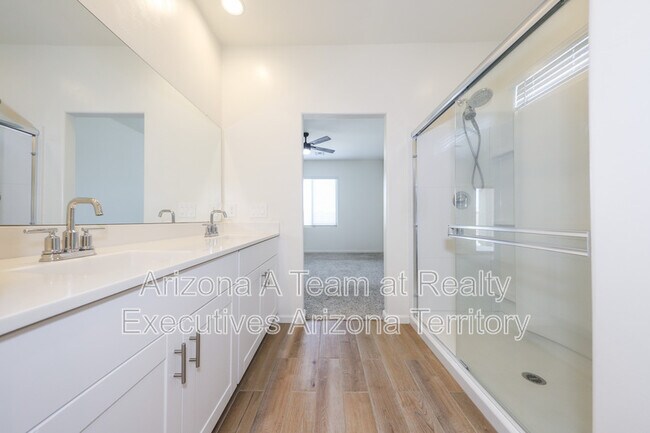 Building Photo - 7867 S Walnutview Dr