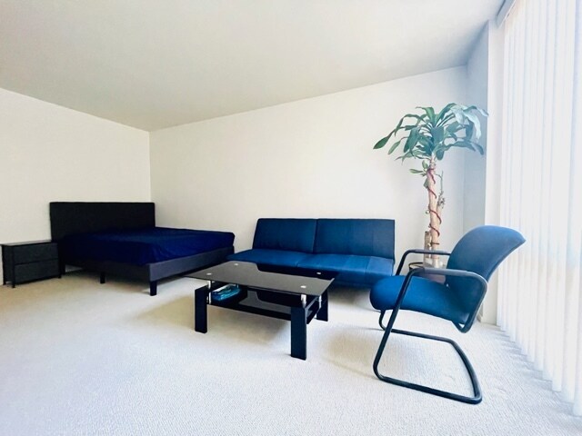 Building Photo - 2650 N Lakeview Ave