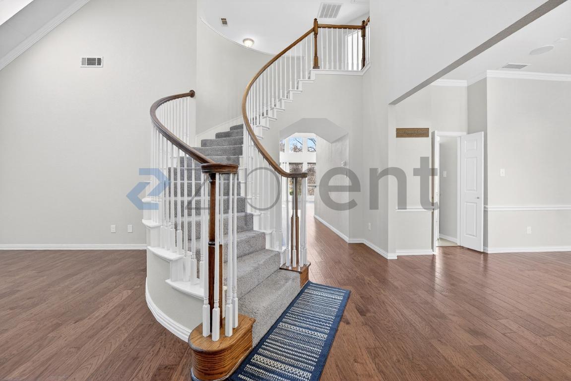 Building Photo - 909 Parker Dr