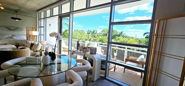 Building Photo - 365 SE 6th Ave