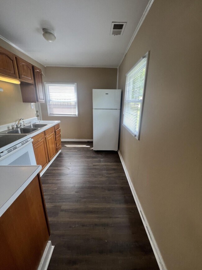 Building Photo - 960 Meadow Ln