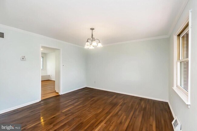 Building Photo - 60 Paul Cir