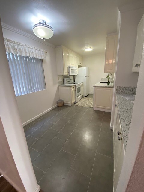 Building Photo - 2308 Schader Dr