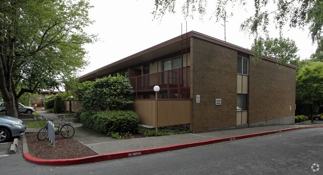 Building Photo - Julie Ann