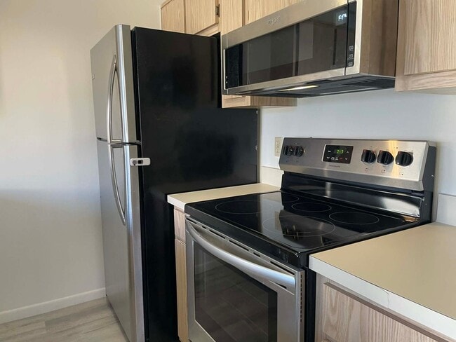 Building Photo - 1 Bedroom/1 Bath Villa with Private Courtyard