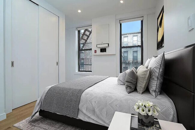 Building Photo - 137 Thompson St