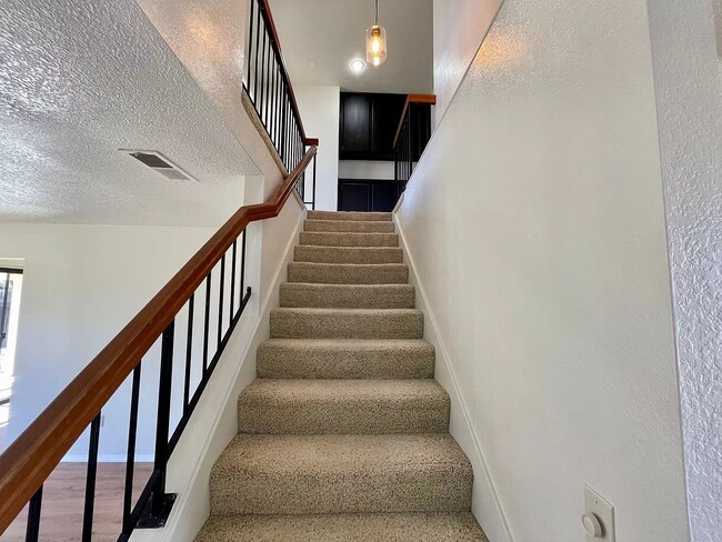 Building Photo - 7573 Flower Meadow Dr