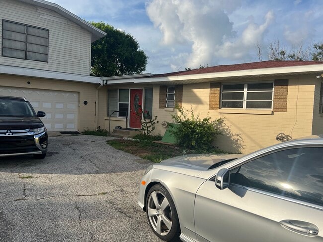 Building Photo - 2326 Cres Ridge Rd