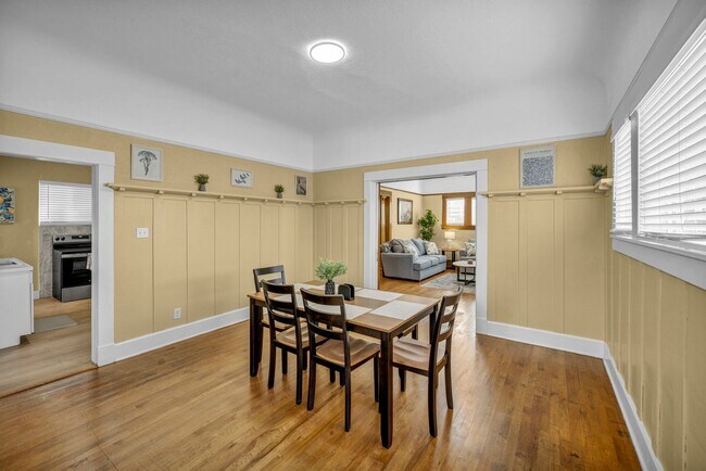 Building Photo - FULLY FURNISHED & BEAUTIFULLY REMODELED CLASSIC HOME NEAR UNR WITH UNBEATABLE I-80 ACCESS