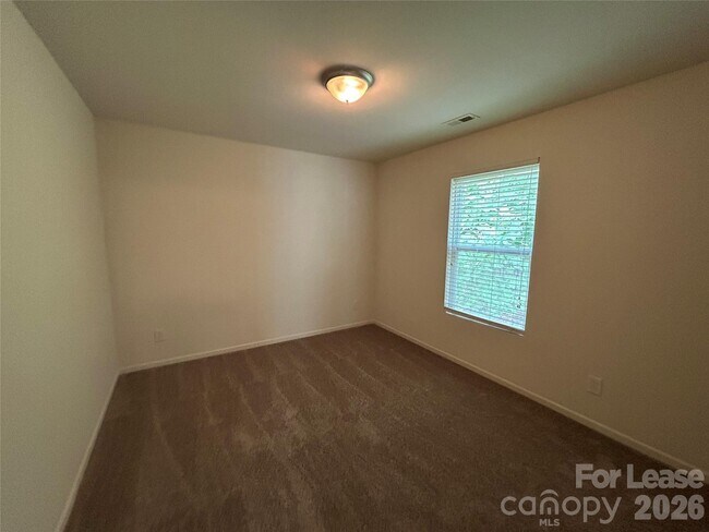 Building Photo - 3015 Meadow Knoll Dr