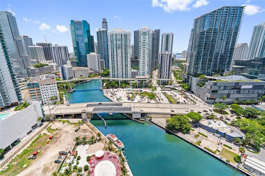 Building Photo - 1300 S Miami Ave