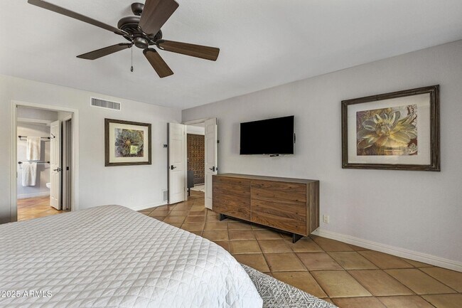 Building Photo - 7620 E Vía Del Placito