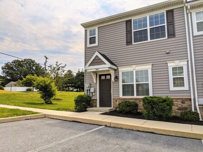 Community Views - Hunters Pointe Townhomes