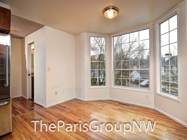 Building Photo - Beautiful 1622sf Kirkland Townhome