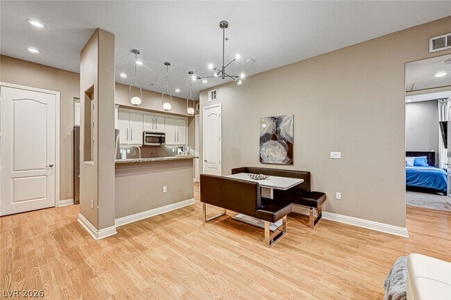 Building Photo - 56 E Serene Ave