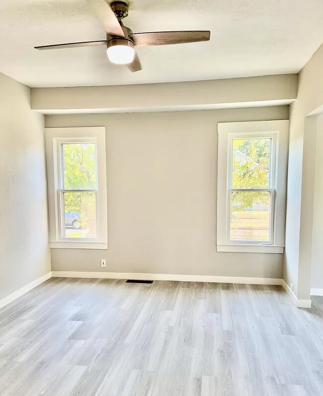 Dining Room - 5426 N Oberlin St