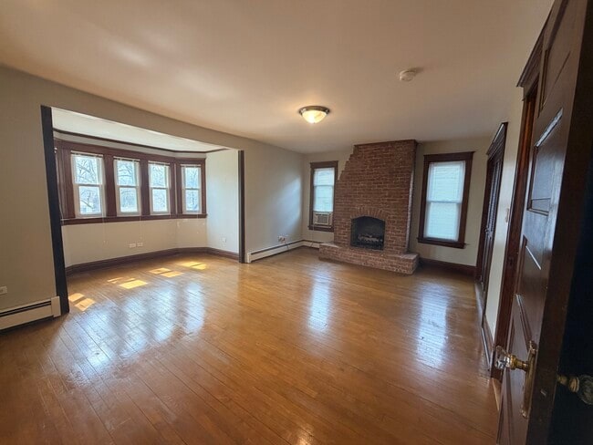 Building Photo - 1018 Oakwood Ave