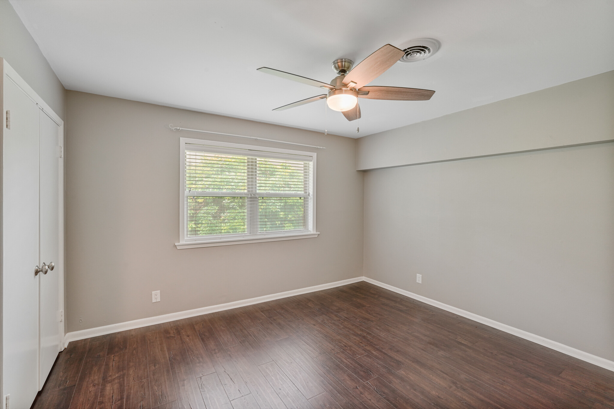 Building Photo - 4942 Cherry Hills Dr