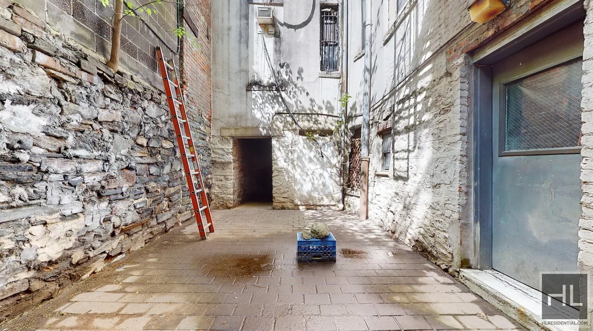 Building Photo - East 13th Street