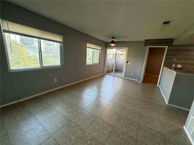 Building Photo - 3736 Oak Creek Dr