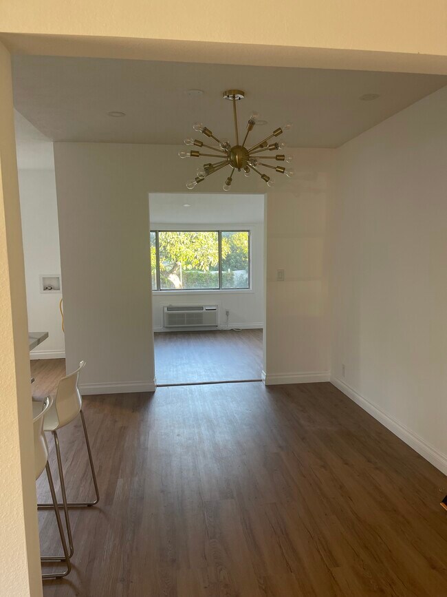 Dining room leading into den - 826 E Elmwood Ave