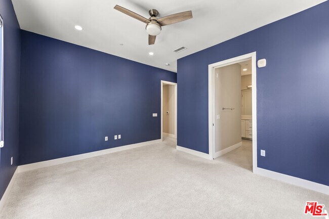 Building Photo - 12705 Bluff Creek Dr