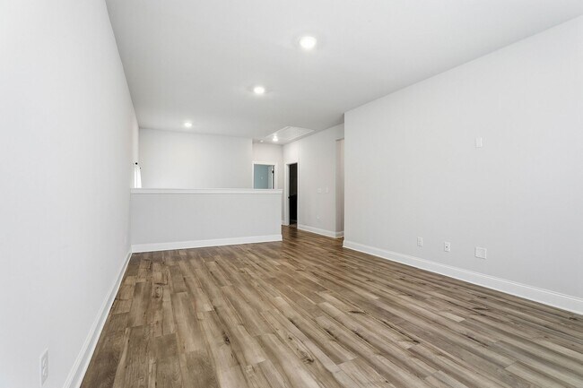 Building Photo - Newer 5BR Home in Peachtree City with Open Layout and Golf Cart Access