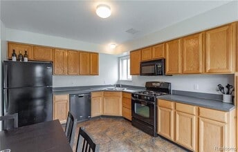 Building Photo - 163 Cherry Ave