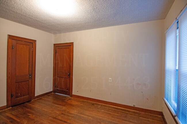 Building Photo - 2 Bedroom 1 Bath