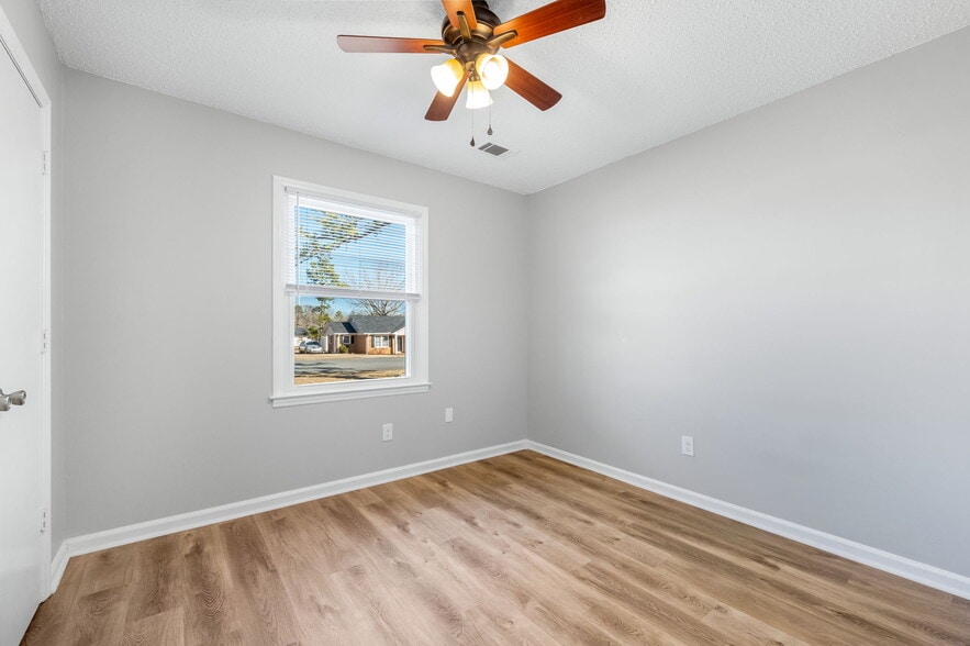 Building Photo - 1204 Glenarden Dr