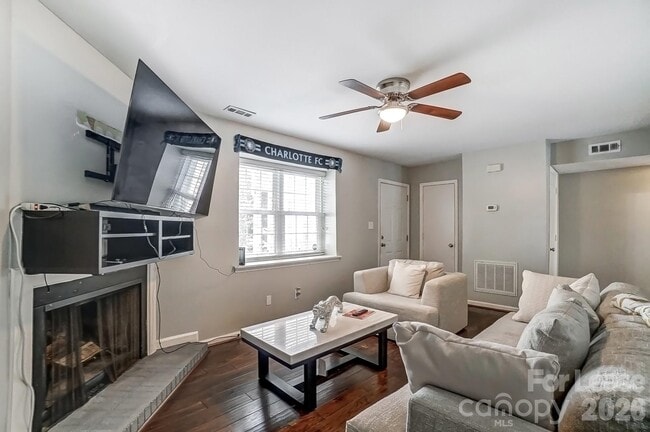 Building Photo - 8518 Castle Pine Ct