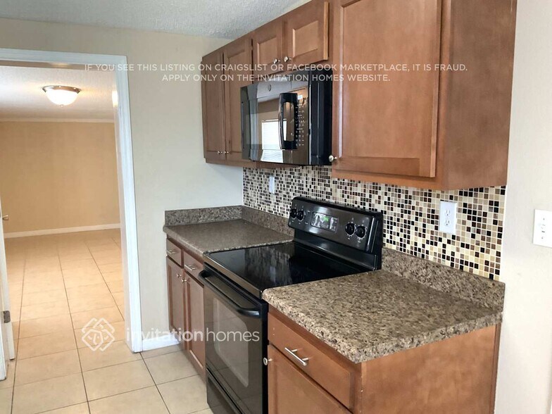 Building Photo - 1909 Yale Ave