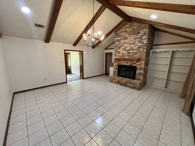 Building Photo - Spacious 4BR Brick Home with Office, Fireplace & Fenced Yard in Parkwood Terrace
