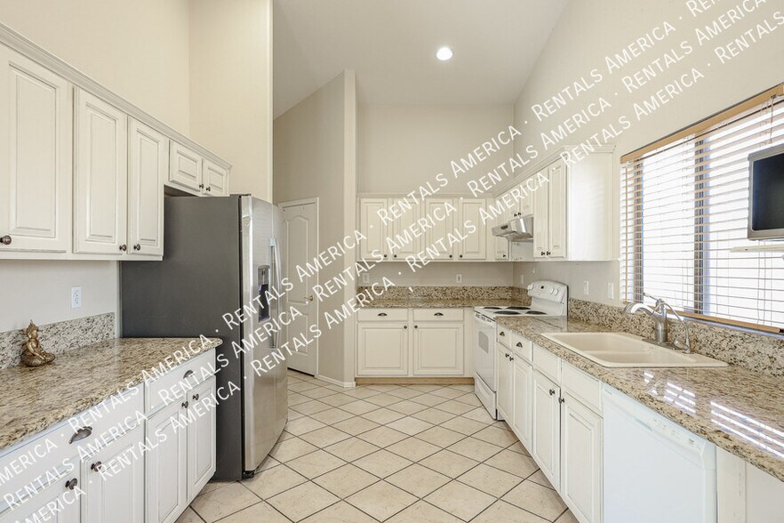Building Photo - 1623 E Wildhorse Pl
