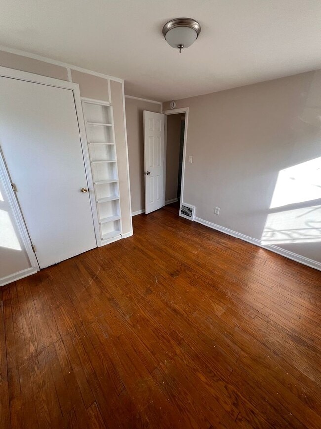 Building Photo - 3 Bed, 1 Bath – 1,234 Sq Ft