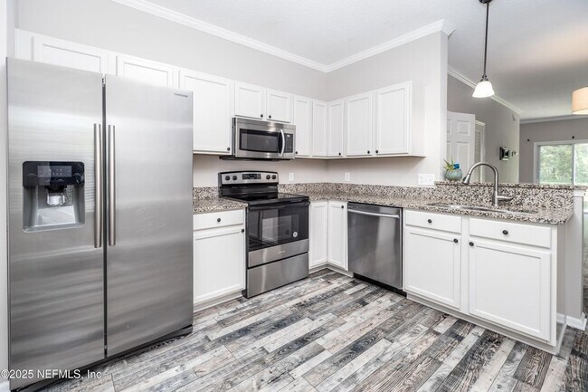 Building Photo - 230 Scrub Jay Dr