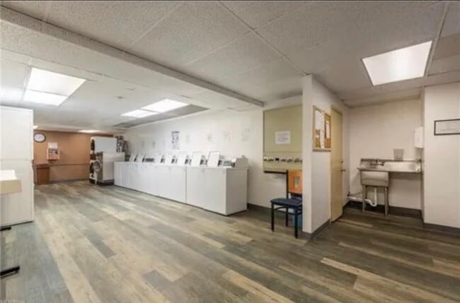 Building Photo - 11720 Edgewater Dr
