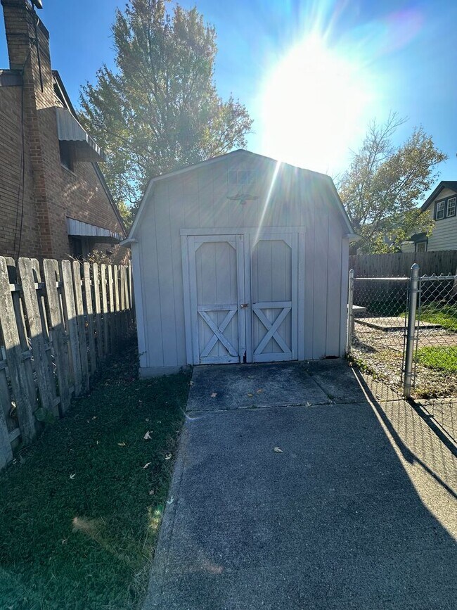Building Photo - CHEVIOT - Charming 3 bed 1.5 bath brick cape cod