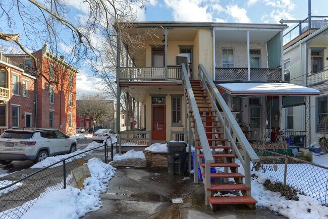 Building Photo - 206 Reily St