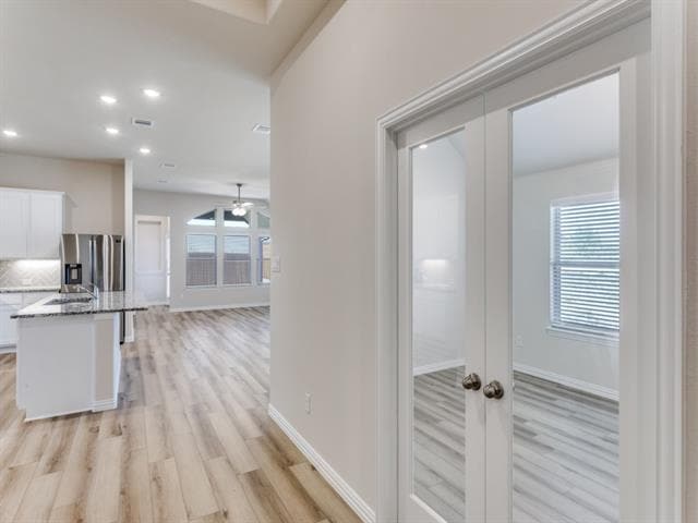 Building Photo - 529 Brozgold Ave