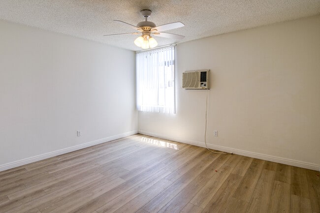 Building Photo - 5452 Corteen Pl