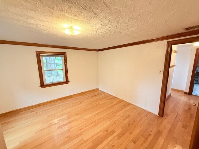 Building Photo - 7381 Barnette Ave