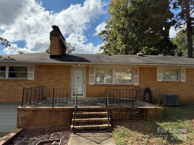 Building Photo - 317 Dakota St