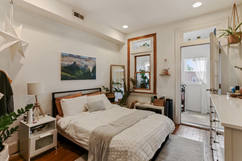 Building Photo - 1116 Monroe St NW