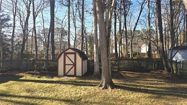 Building Photo - 305 Peachtree Ln