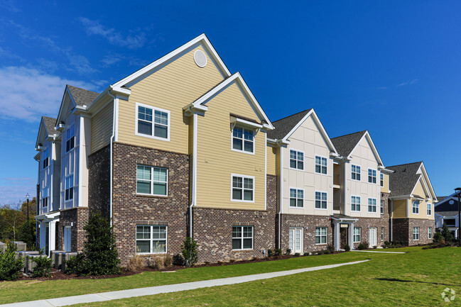 Building Photo - Gateway Pointe Apartment Homes