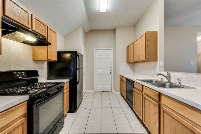 Building Photo - Beautiful single story 3 bed 2 bath!