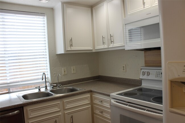 Building Photo - 14719 Barryknoll Ln