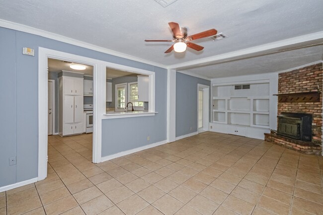 Building Photo - 4244 Sunshine Dr